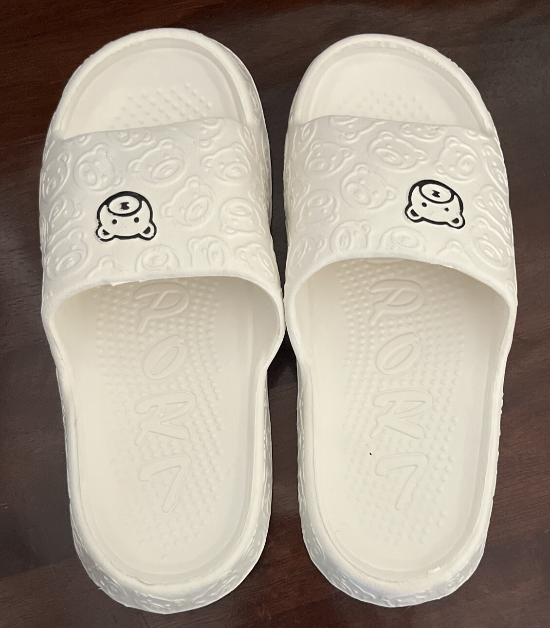 NEW CUTE BEAR PILLOW SLIDES WHITE SZ 9-10 GARDEN BATHROOM SHOES NIB USA