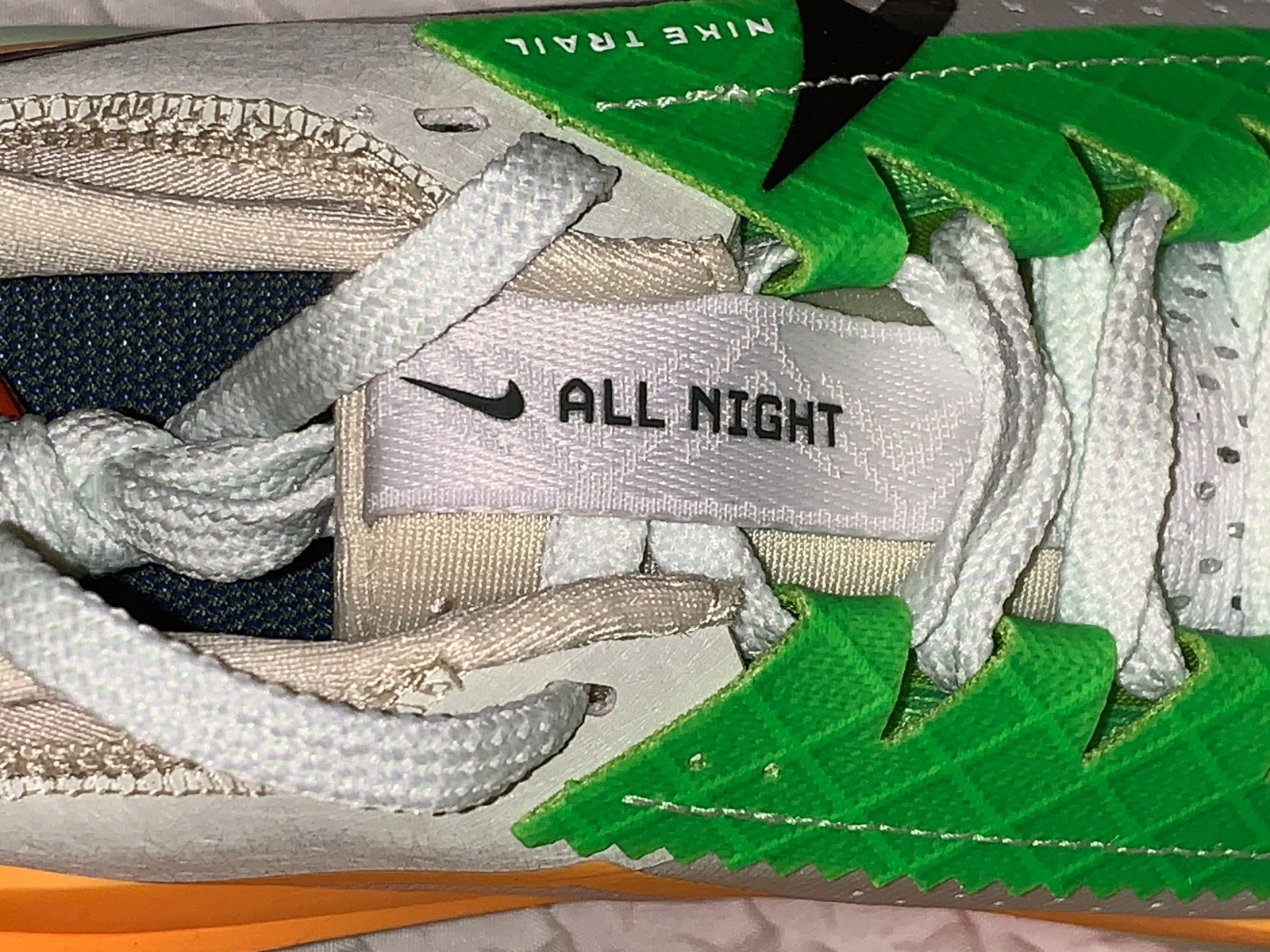 NIKE Zegama 2 Summit White Green Orange Black Trail Running Shoes Womens Sz 7.5