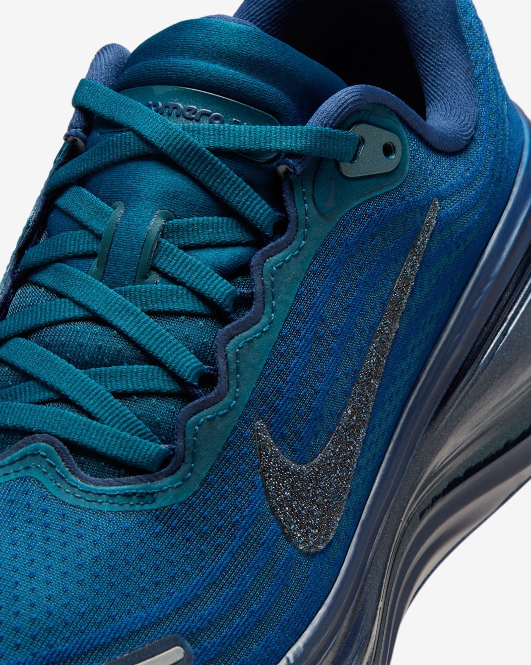 NIKE × Swarovski Women’s Vomero Plus with Swarovski Crystals IM7389-499 Blue