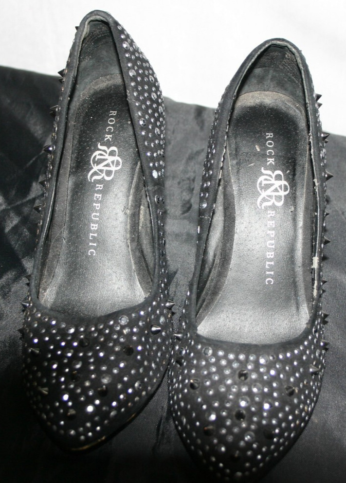 Rock Republic Women’s Stilettos Black High Heels With Metallic Rhinestones/Spike