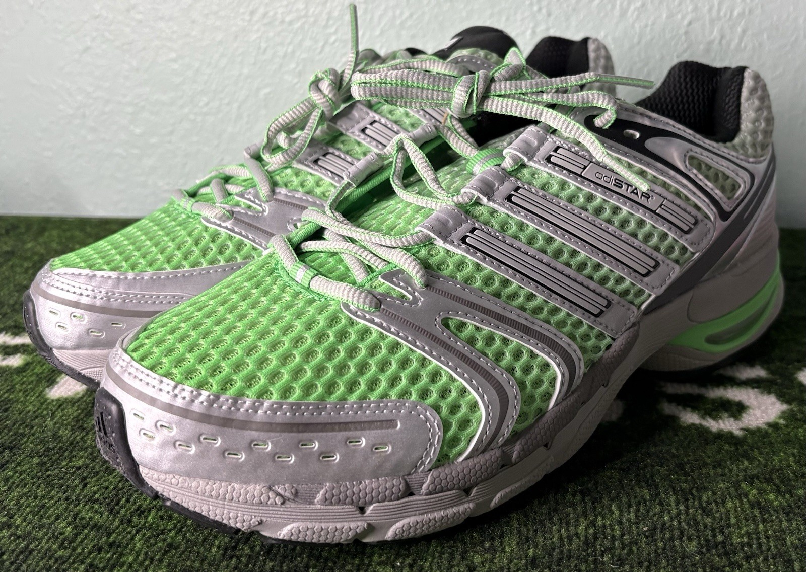 US Men’s 10/Women’s 11 – Adidas Adistar Control 5 «Green Silver» KI8589