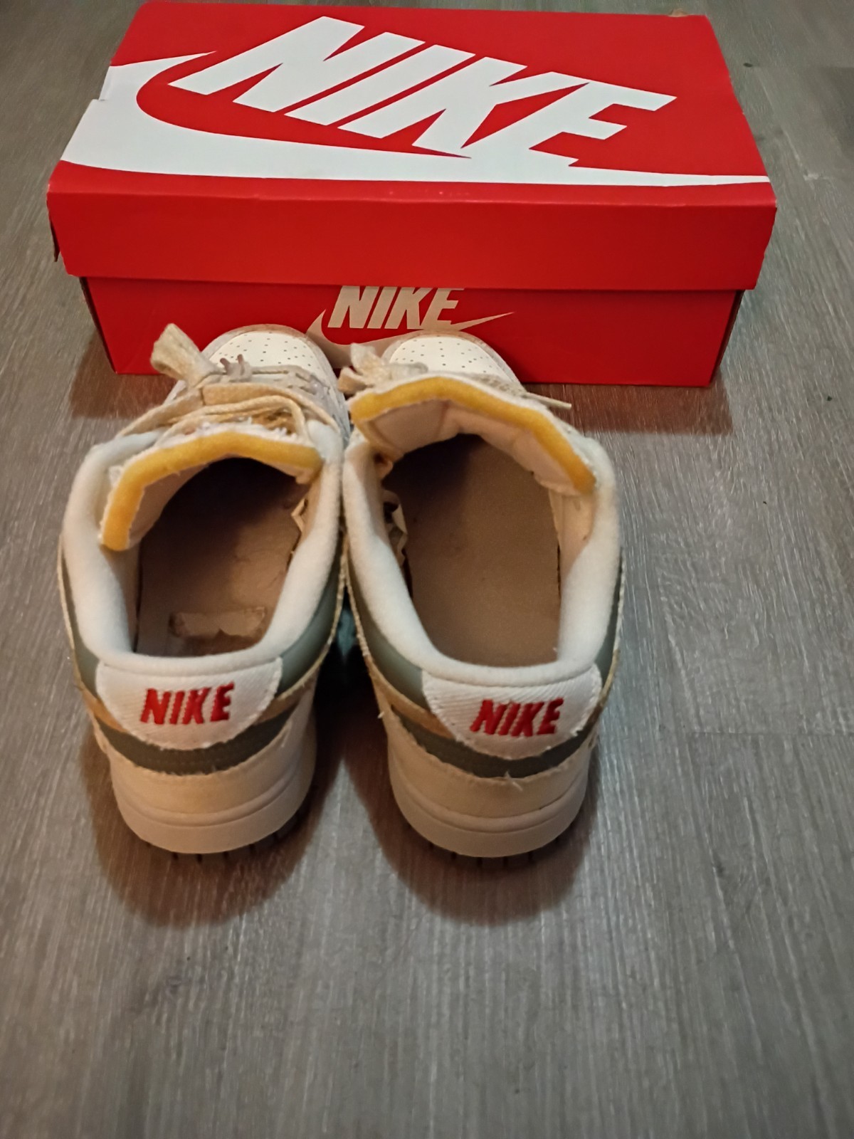 Size 9 – Nike Dunk Low Light Bone Dark Stucco W