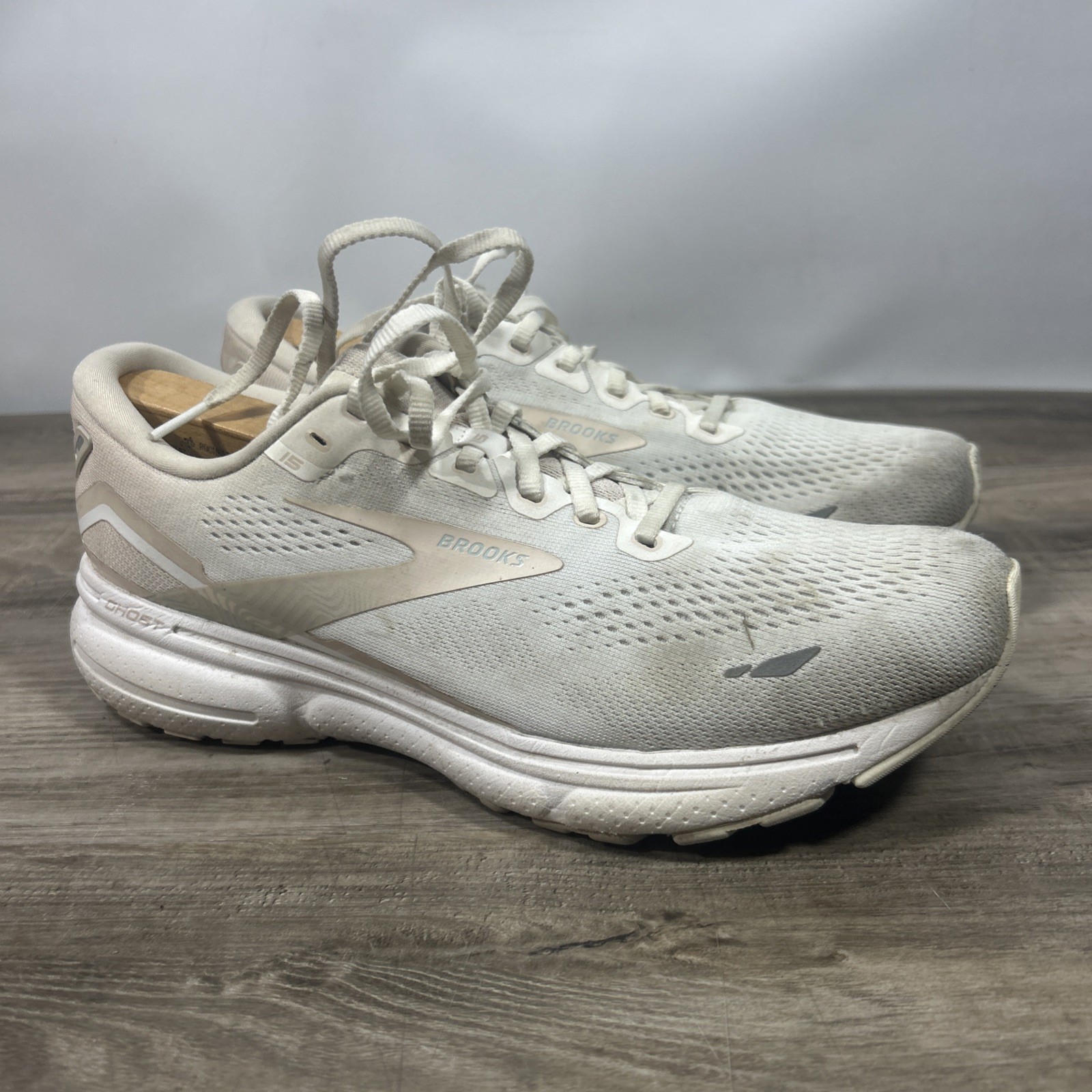 Brooks Ghost 15 Womens Size 11B Gray White Cream Running Walking Shoes Sneakers