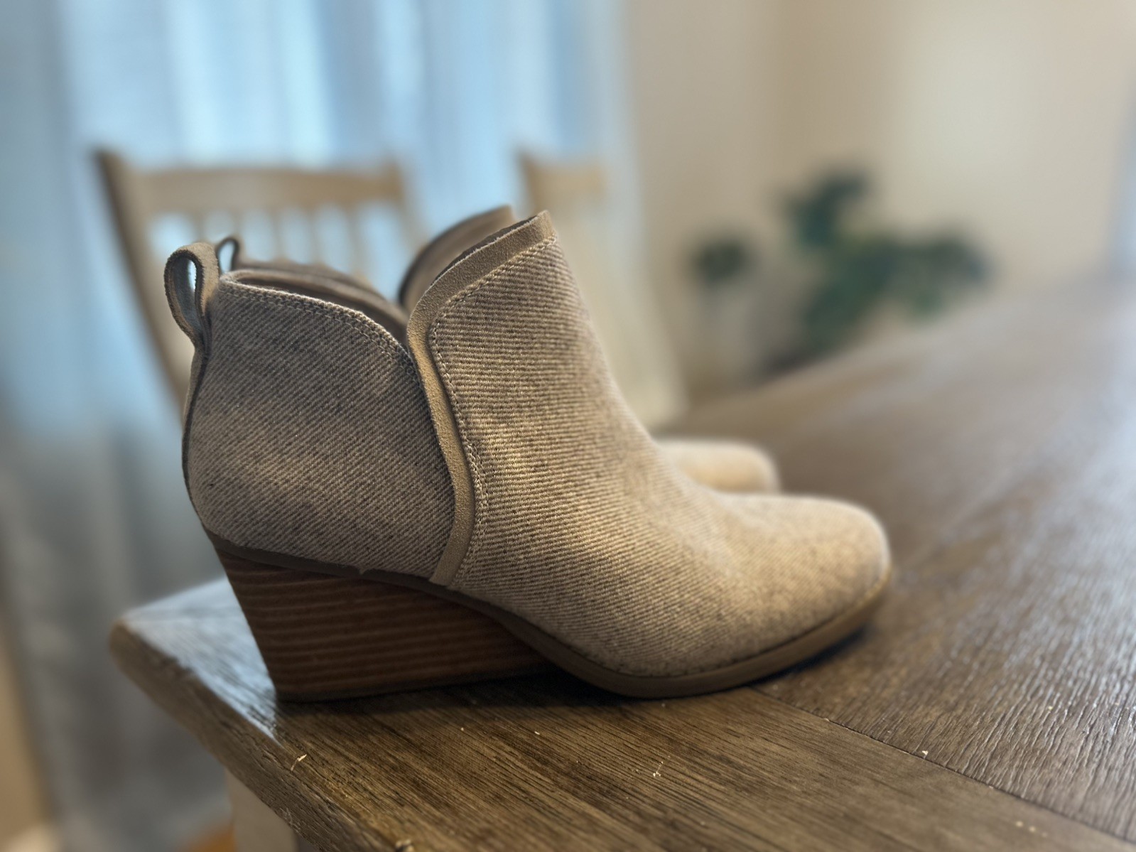Size 7.5 – TOMS Kaia – Natural Shimmer / Twill / Suede – Womens