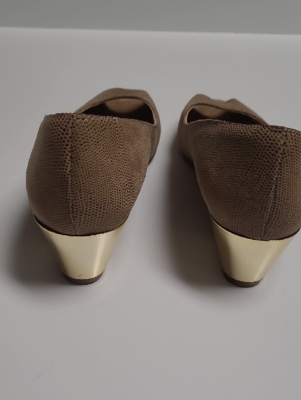Vaneli Taupe Peep-Toe Wedge Heel Pumps – Size 7