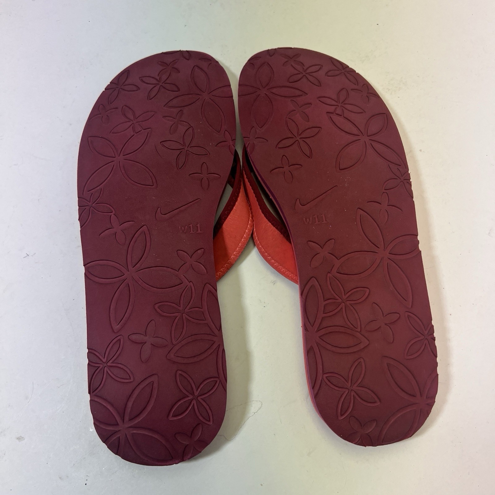 Nike Womens Size 11 Flip Flop Thong Ultra Celso 314870-600 Fruit Punch Pink