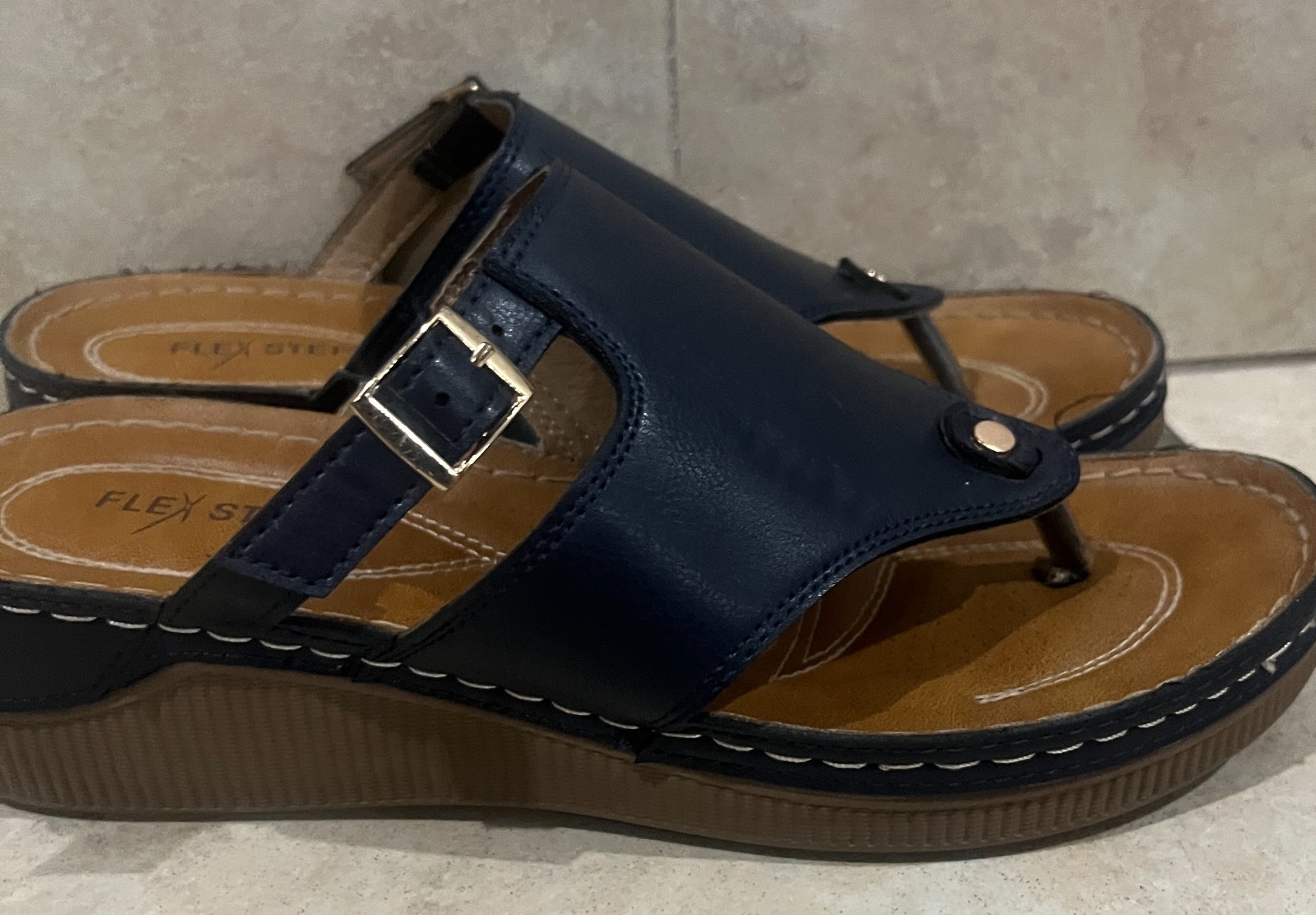Flex Step Women’s Navy Blue Wide Sandals Size 7W Comfort Thong Sandals