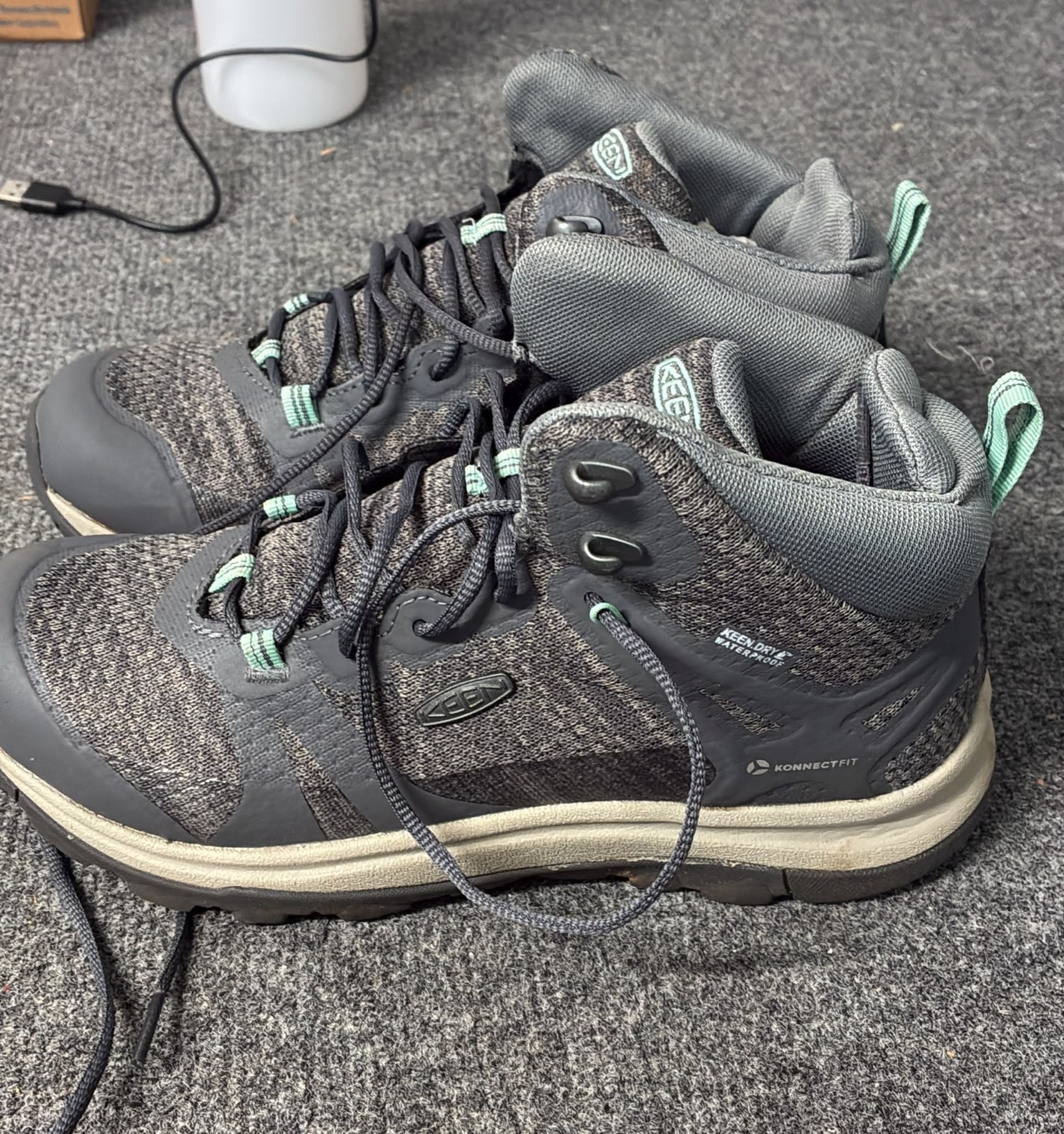 KEEN Women s Terradora 2 Waterproof Mid Height Hiking Boots. Size 6.5M. Color: M