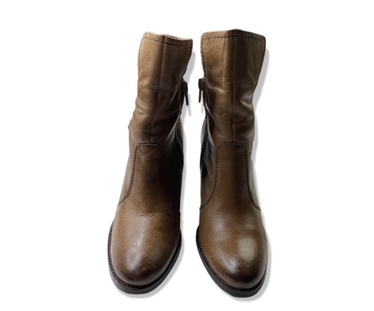 Nicole Distressed Brownish Gray Burnished Round Toe Heeled Boots Size 6