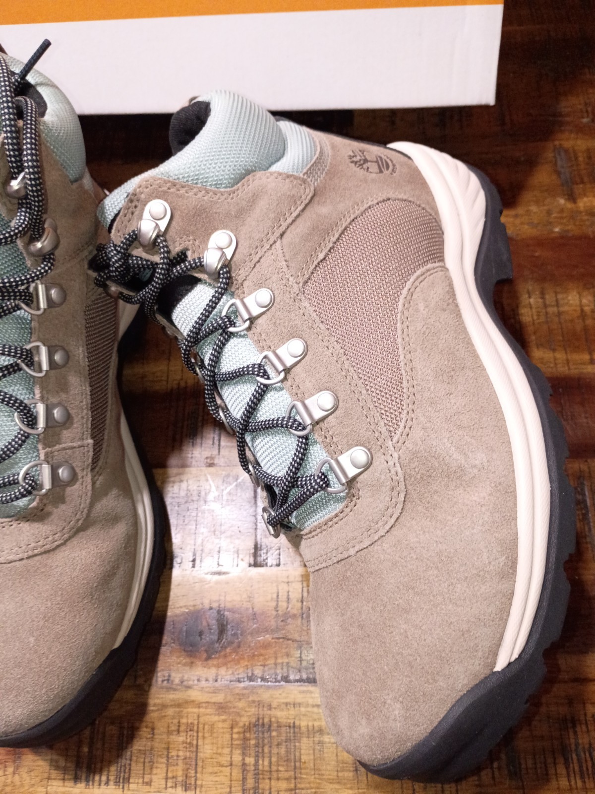 Womens TIMBERLAND WHITE LEDGE WATERPROOF MID Premium Leather HIKER Sz 9.5 Wide