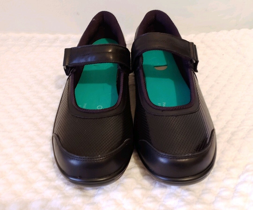Orthfeet Women’s Mary James Size 9 with 1/8 Spacer Black Leather NWOT