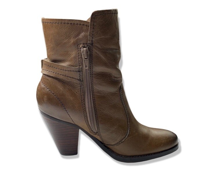 Nicole Distressed Brownish Gray Burnished Round Toe Heeled Boots Size 6