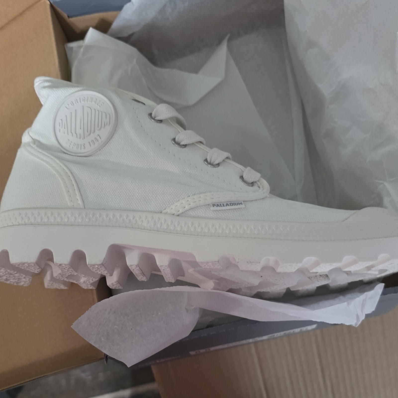 Palladium Pampa Hi Women’s White Canvas Lace-Up Ankle Combat Boots US 8.5
