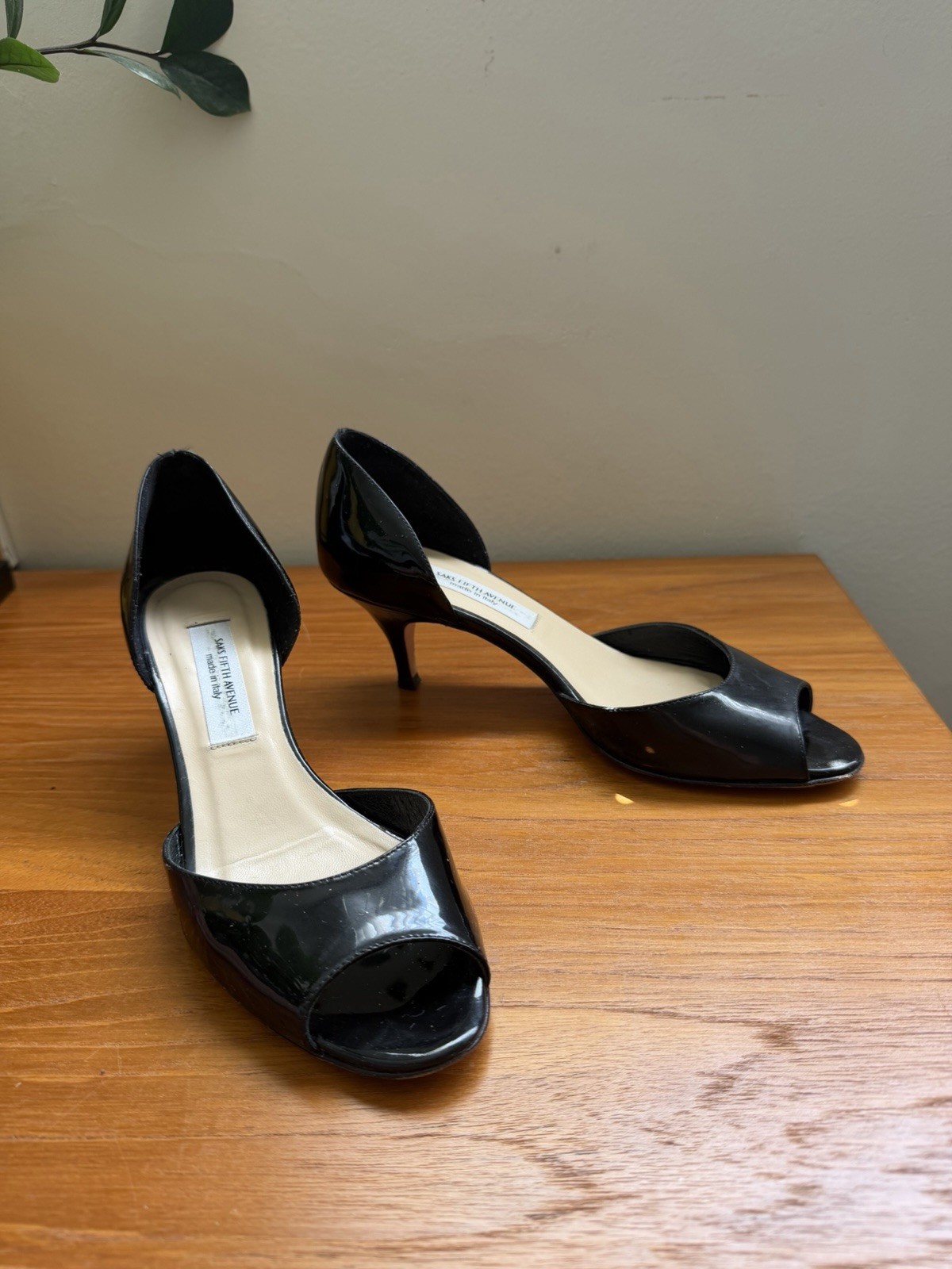 Saks Fifth Avenue Italian Leather Black Patent Peep Toe Kitten Heels – Size 7.5B