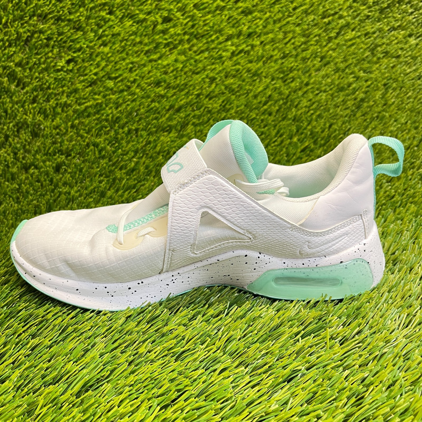Nike Air Max Bella TR 5 Womens Size 6.5 White Athletic Running Shoes Sneakers