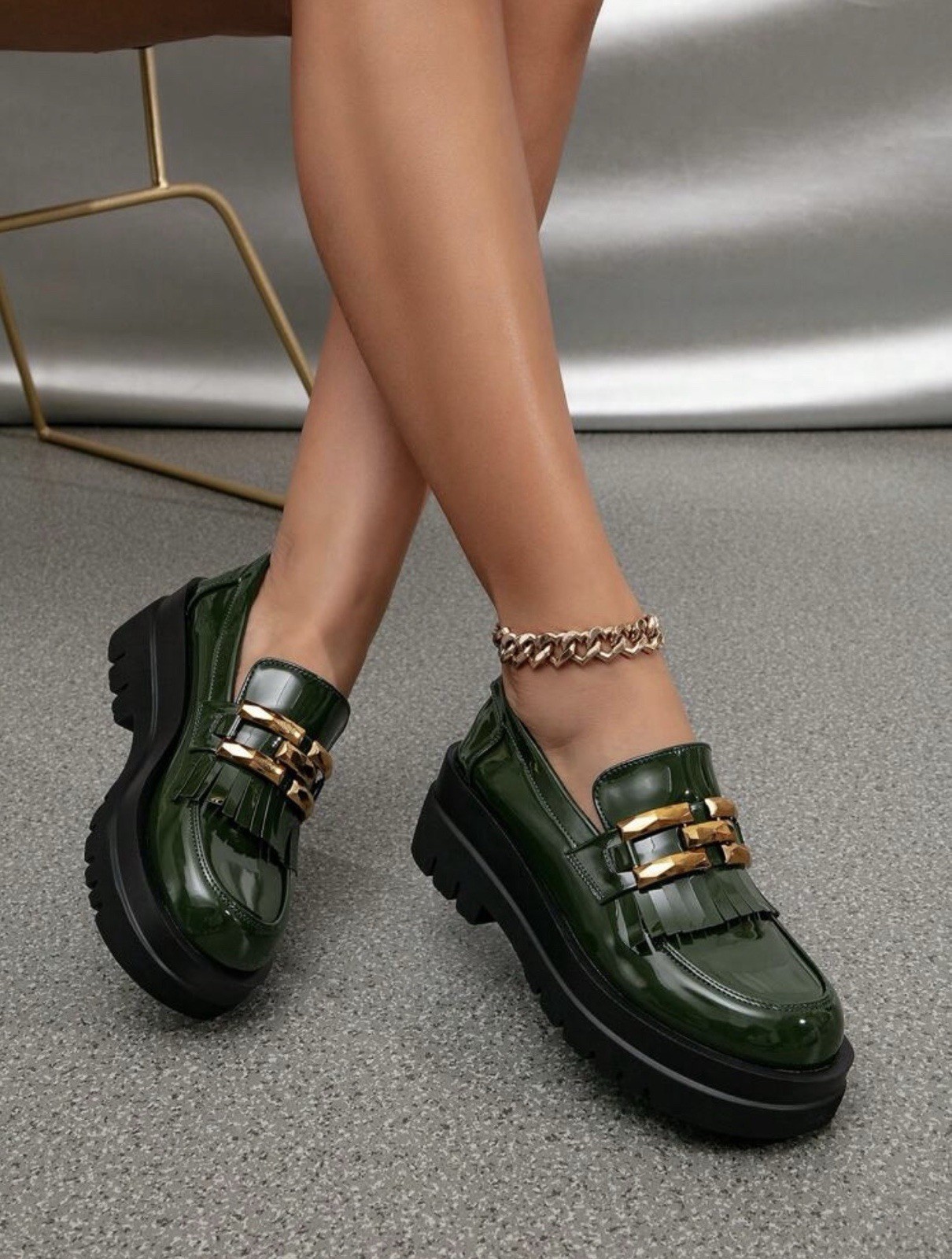 Women’s Green Leather Slip-On Loafer Flats, Gold Chain Accent, US 5.5 EU 36