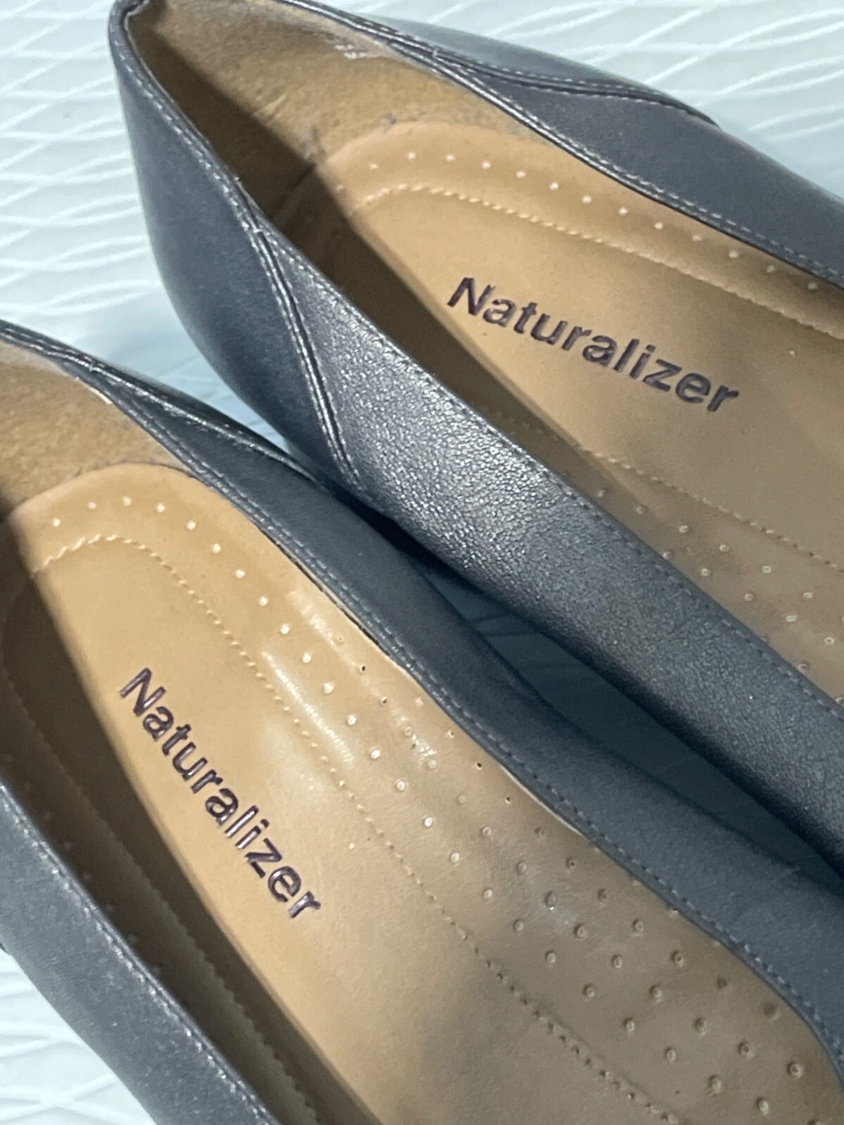 Naturalizer Notched Round Toe Leather Flats Size 9.5 Gray Career Business Casual