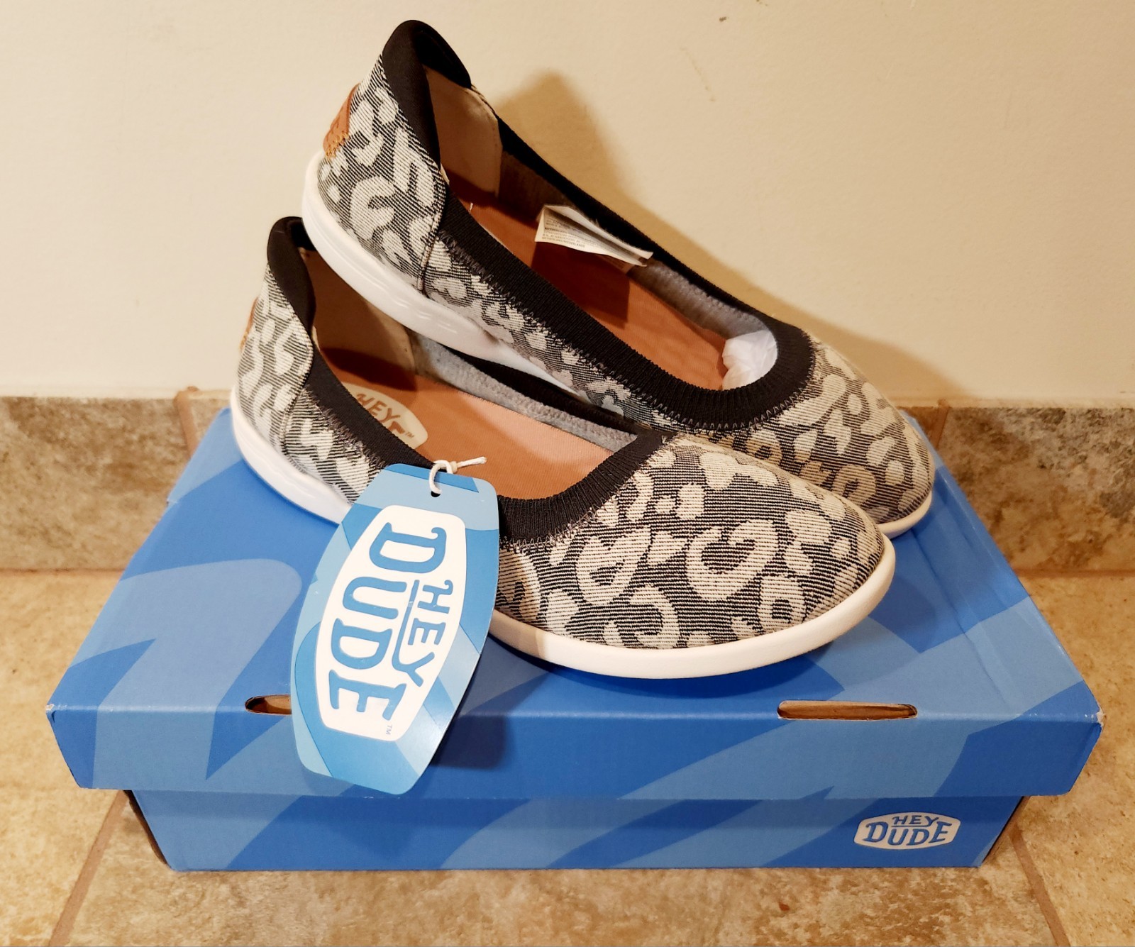 Hey Dude | Savannah Slip Classic Grey Leopard Women’s Ballet Flats Size 7 NEW! ✨