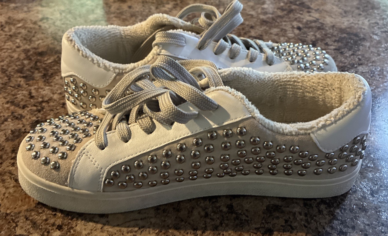 NEW NIB AQUA TESS SUEDE STUDDED FASHION SNEAKERS sz 7.5, fits like a 7