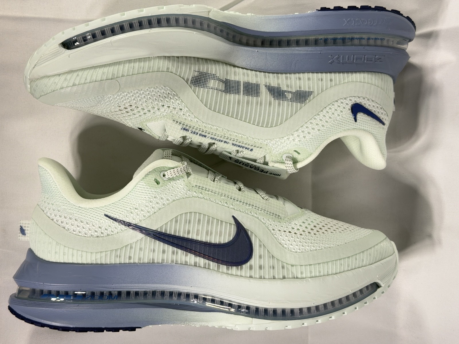 Nike Pegasus Premium Barely Green Blue Void Shoe Women’s Size 10 HQ2593-301 NEW