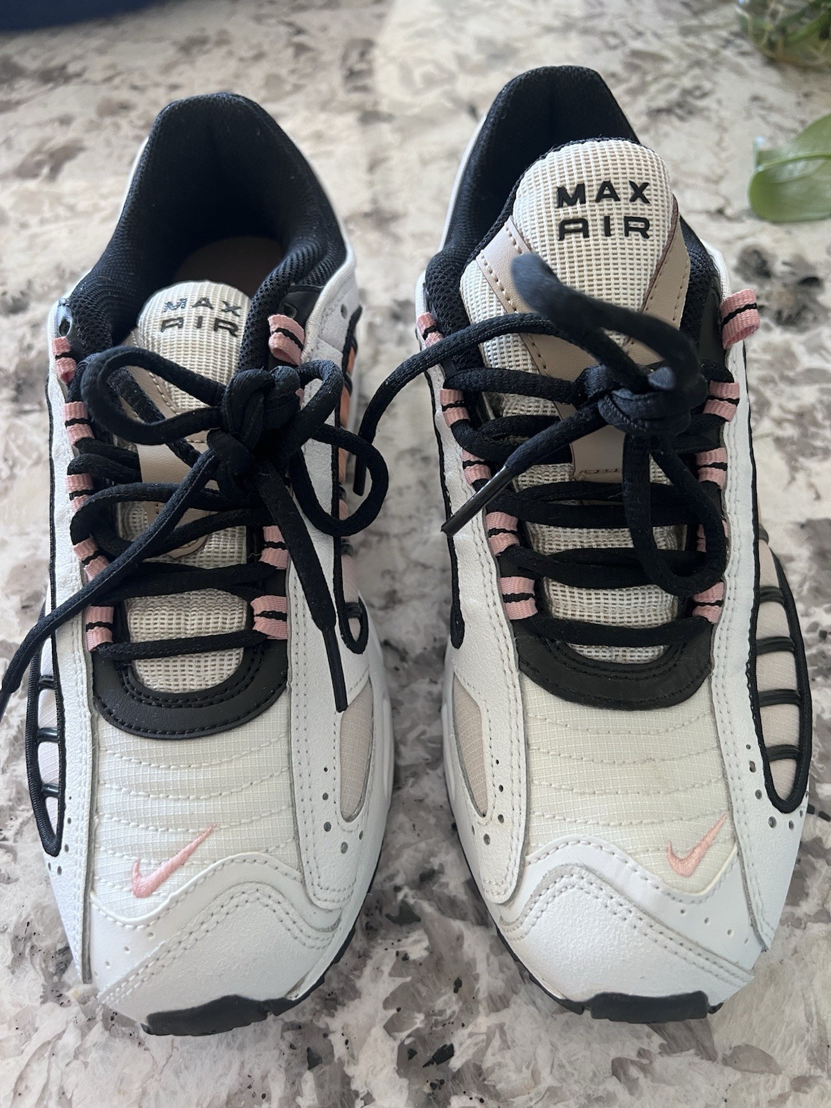 Nike Air Max Tailwind 4 Gradient White/Black/Pink Low Top Lace-Up CJ7976-100