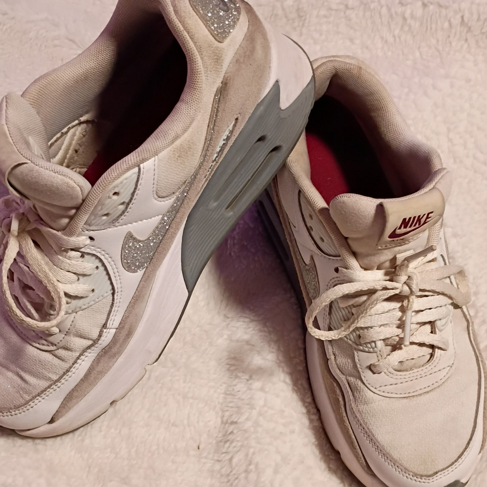 Nike Air Max 90 LV8 Women’s Glitter Swoosh Sneakers White/Photon Dust HQ3456-191