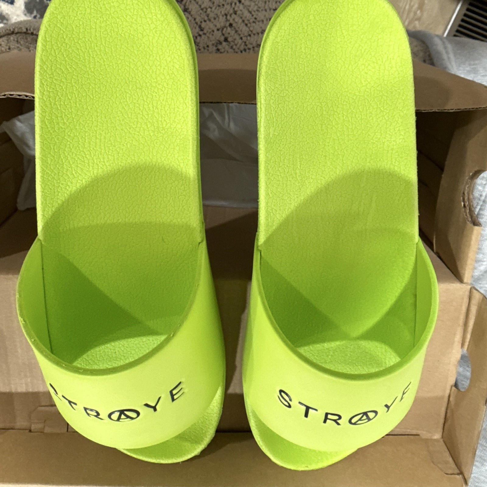 STRAYE Logo Yellow Leather Slip-On Slide Sandals Unisex Adults US 14.5