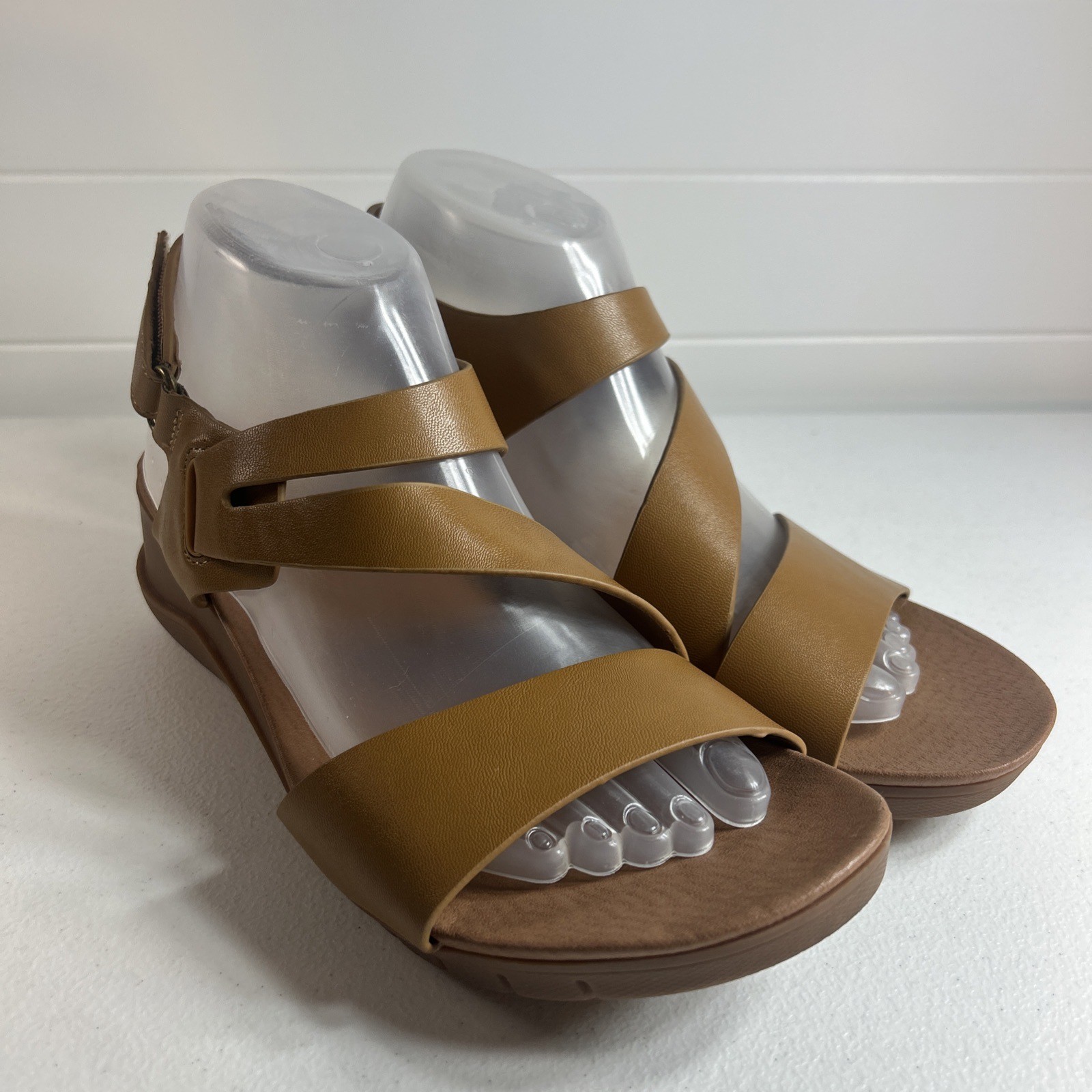 Baretraps Caley Women’s Sandals Size 9.5 M Tan Carmel Shoes Strap Comfort