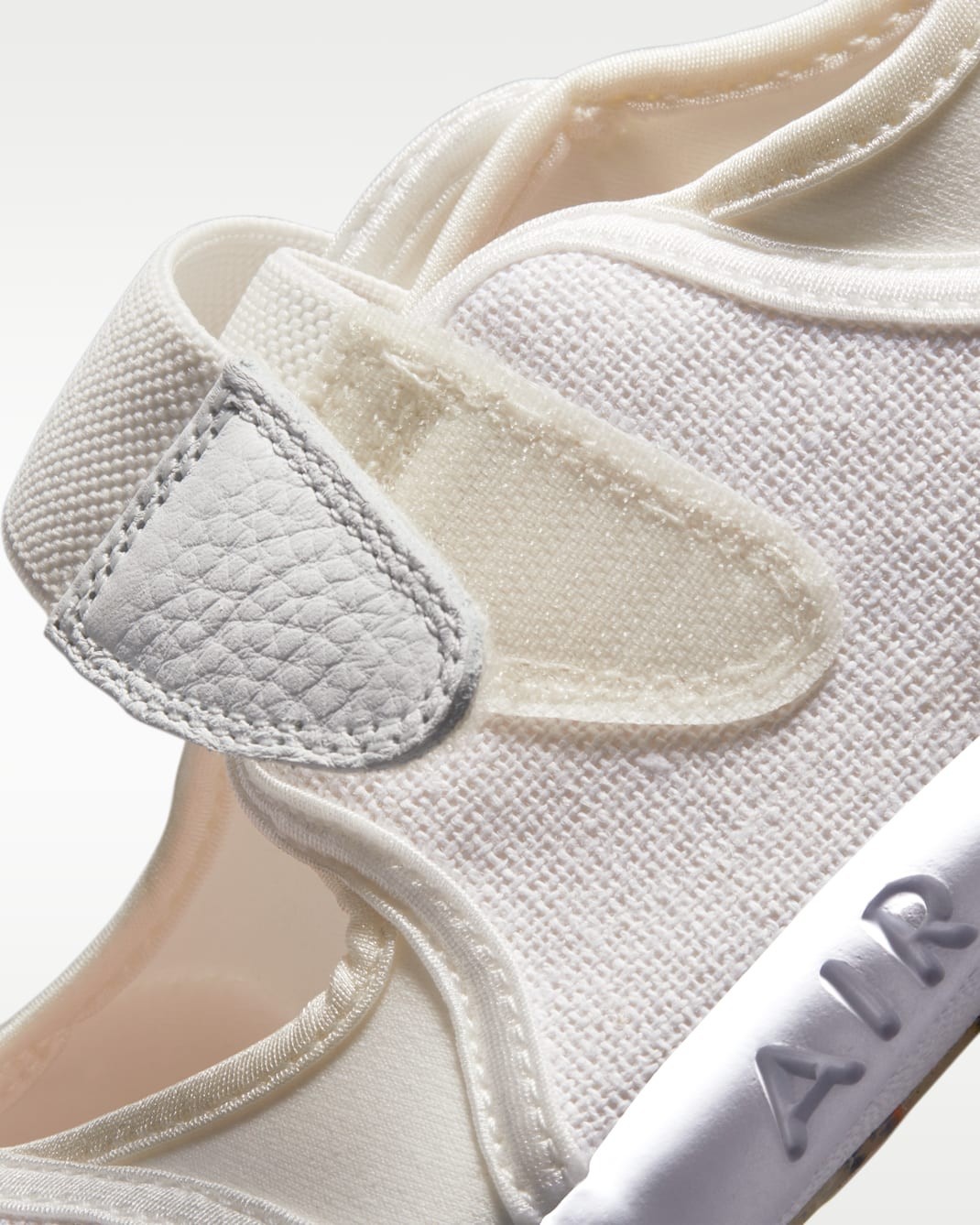 NIKE Women’s Air Rift DJ4639-121 Summit White White Sail Light Arctic Pink