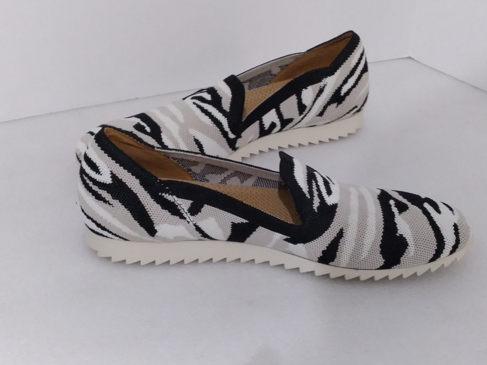 Vaneli Flats Shoes Canvas Stretch Zebra Black, Gray, White Women’s 10.5N EUC