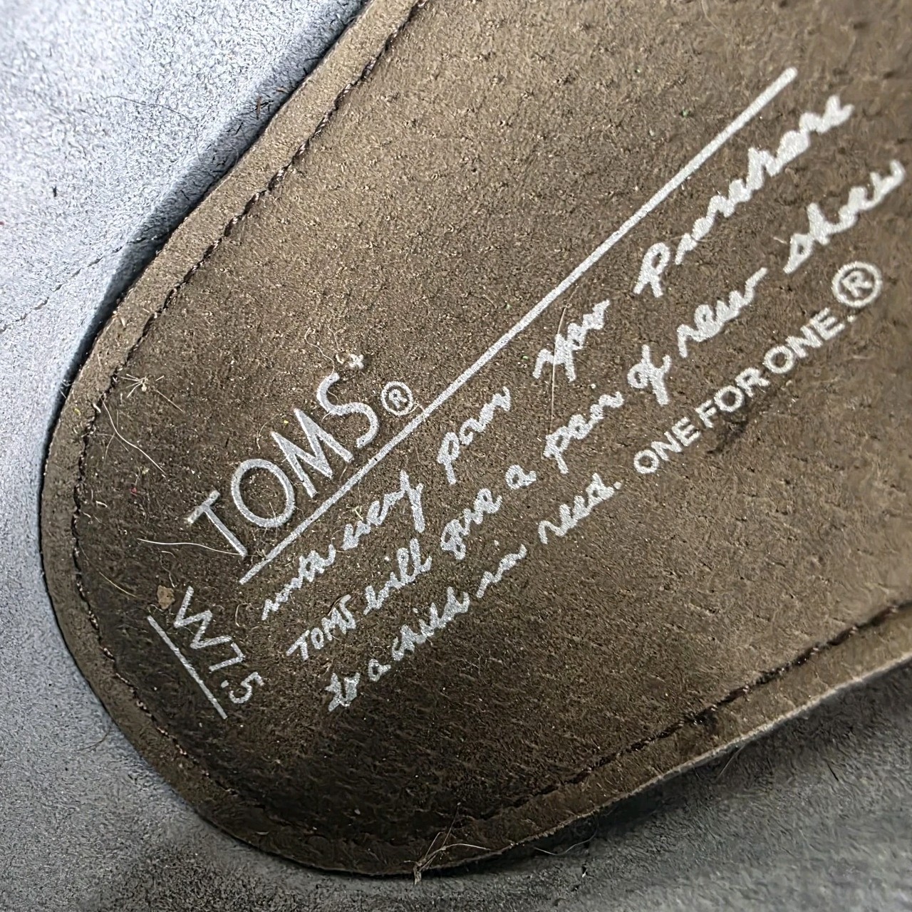 Toms Avalon Women’s Black Solid Print Faux Calf Hair Loafers Size 7.5