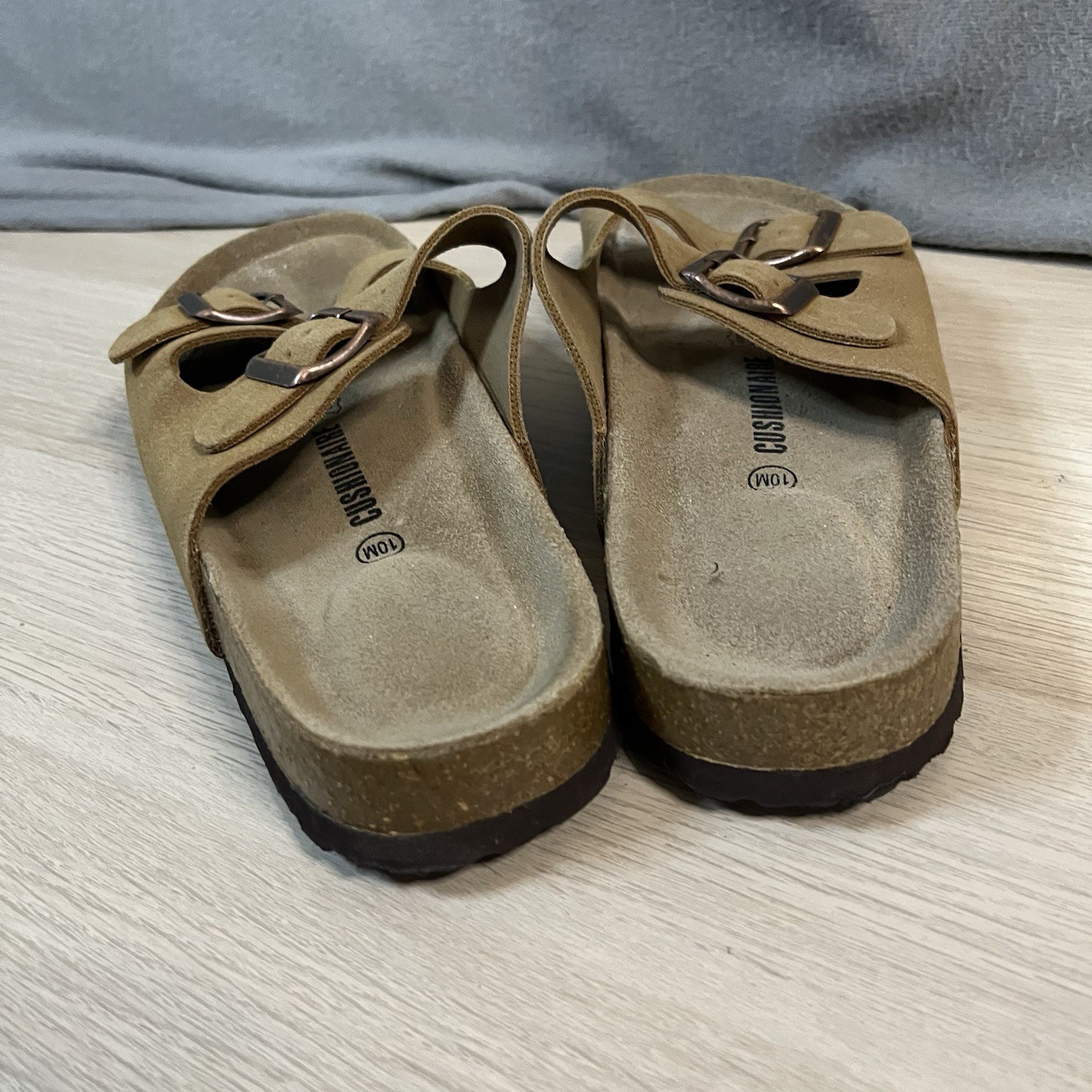 Cushionaire Women’s Slide Sandals Double Strap Comfort leather Beige Size 10M