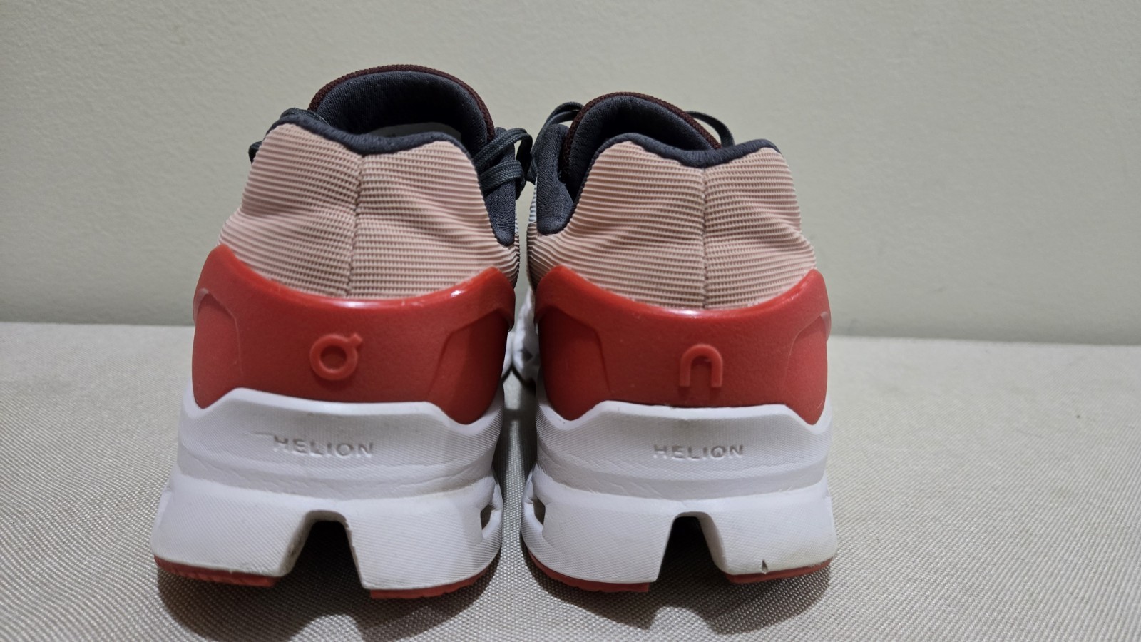 On CLOUD Cloudstratus Running Shoes WOMENS SZ 8.5 VERY NICE!