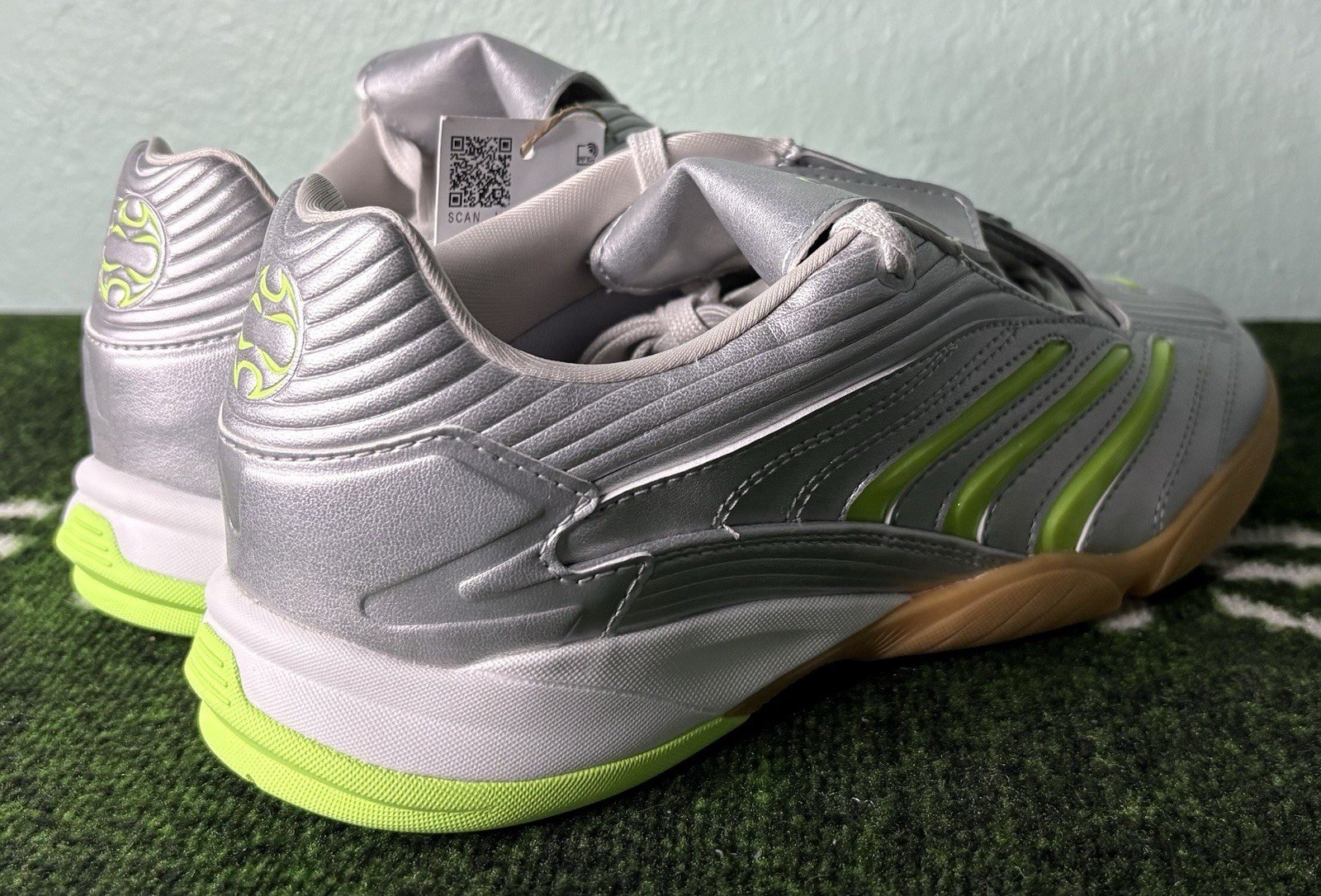 US Women’s 7/Men 6 – Adidas Predator Sala «Silver Metallic Signal Green» JR1636