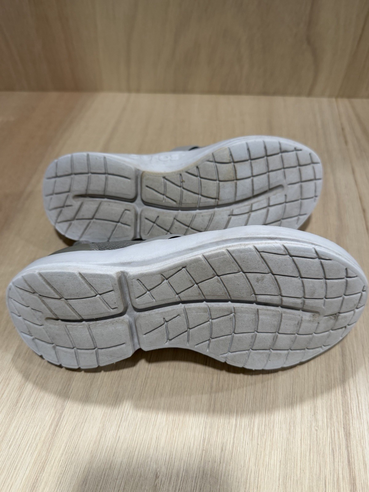 OoFos Oomg eeZee Womens Gray Slip-on Comfort Recovery Shoes SIZE 8