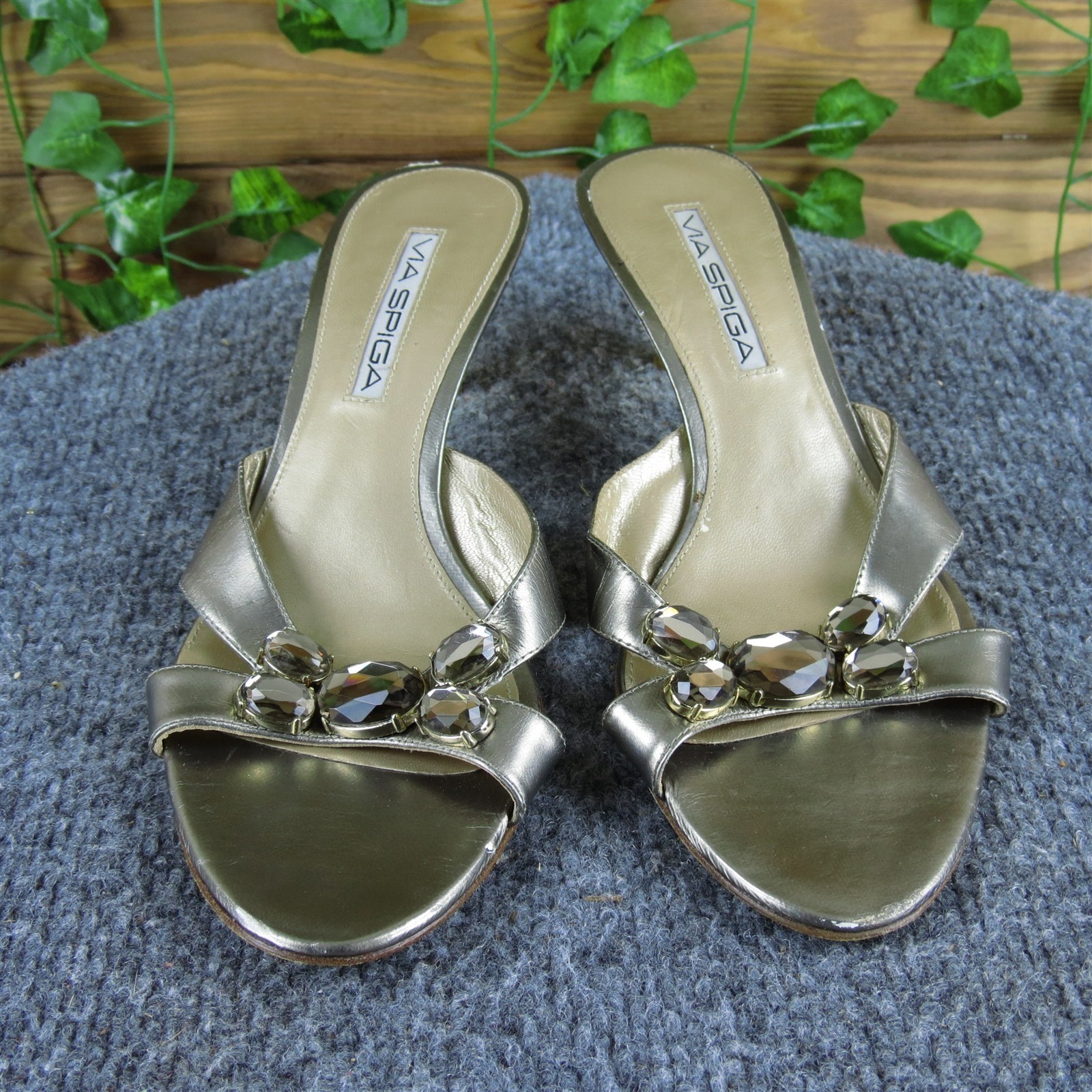 Via Spiga Women’s Jeweled Slide Gold Leather Sz 6 Medium Used 2025