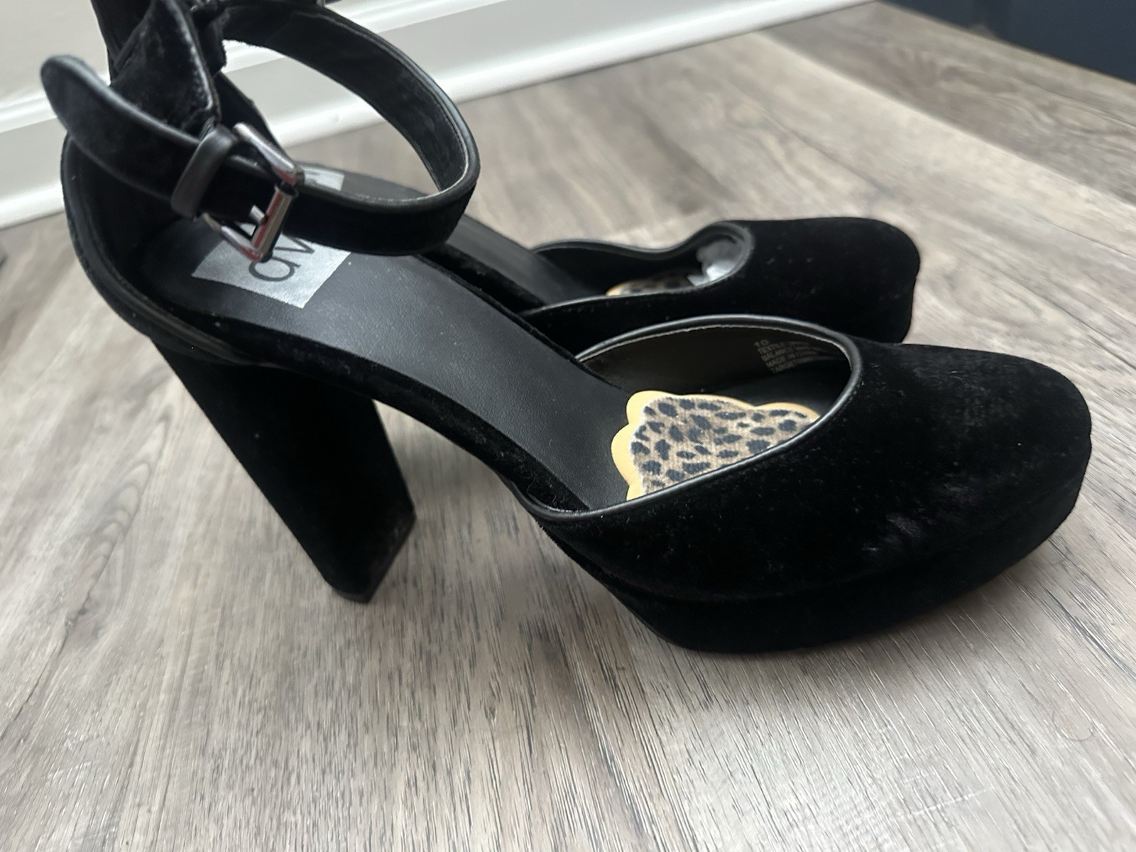 dv Women’s Black Suede Block Heel Ankle Strap Round Toe Pumps 10