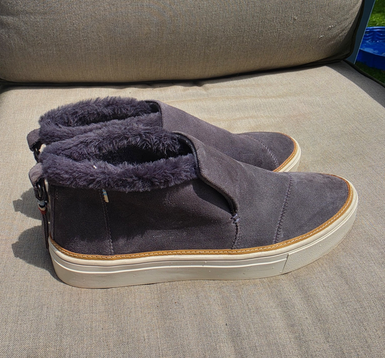 TOMS Women’s Gray Suede Faux Fur Lined Slip-On Ankle Bootie Round Toe 10