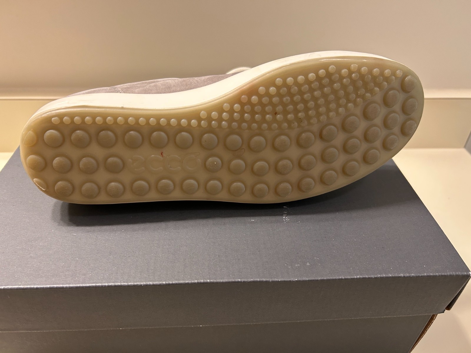 Ecco Soft Nubuck Leather Lace-Up Sneaker Warm Grey EU38 . US 7-7.5. VGUC!