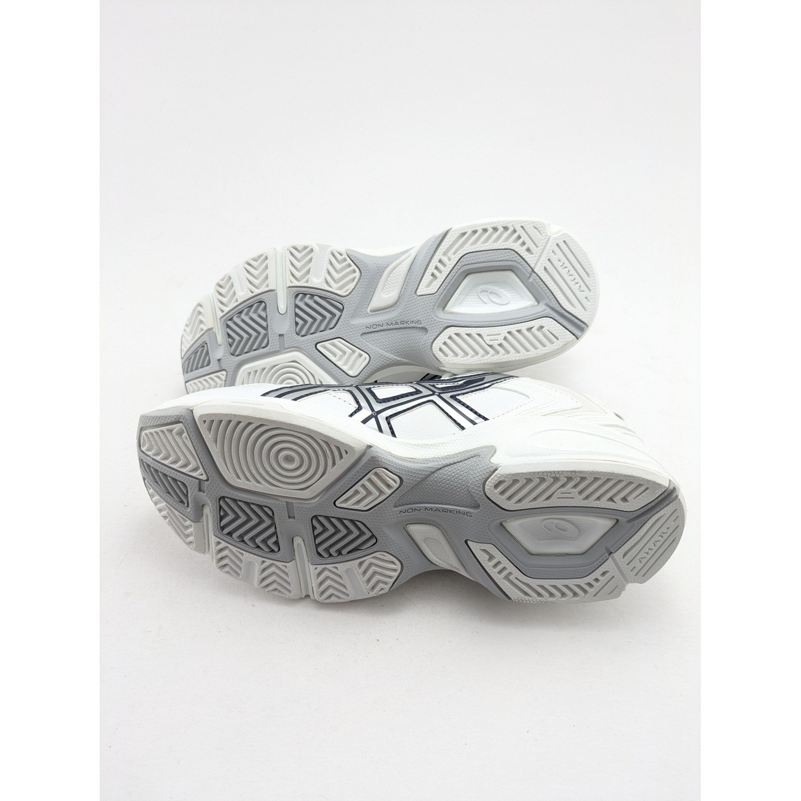 NWT Womens ASICS Gel Rocket 11 White Leather Running Shoes 1072A093-101 Size 7.5