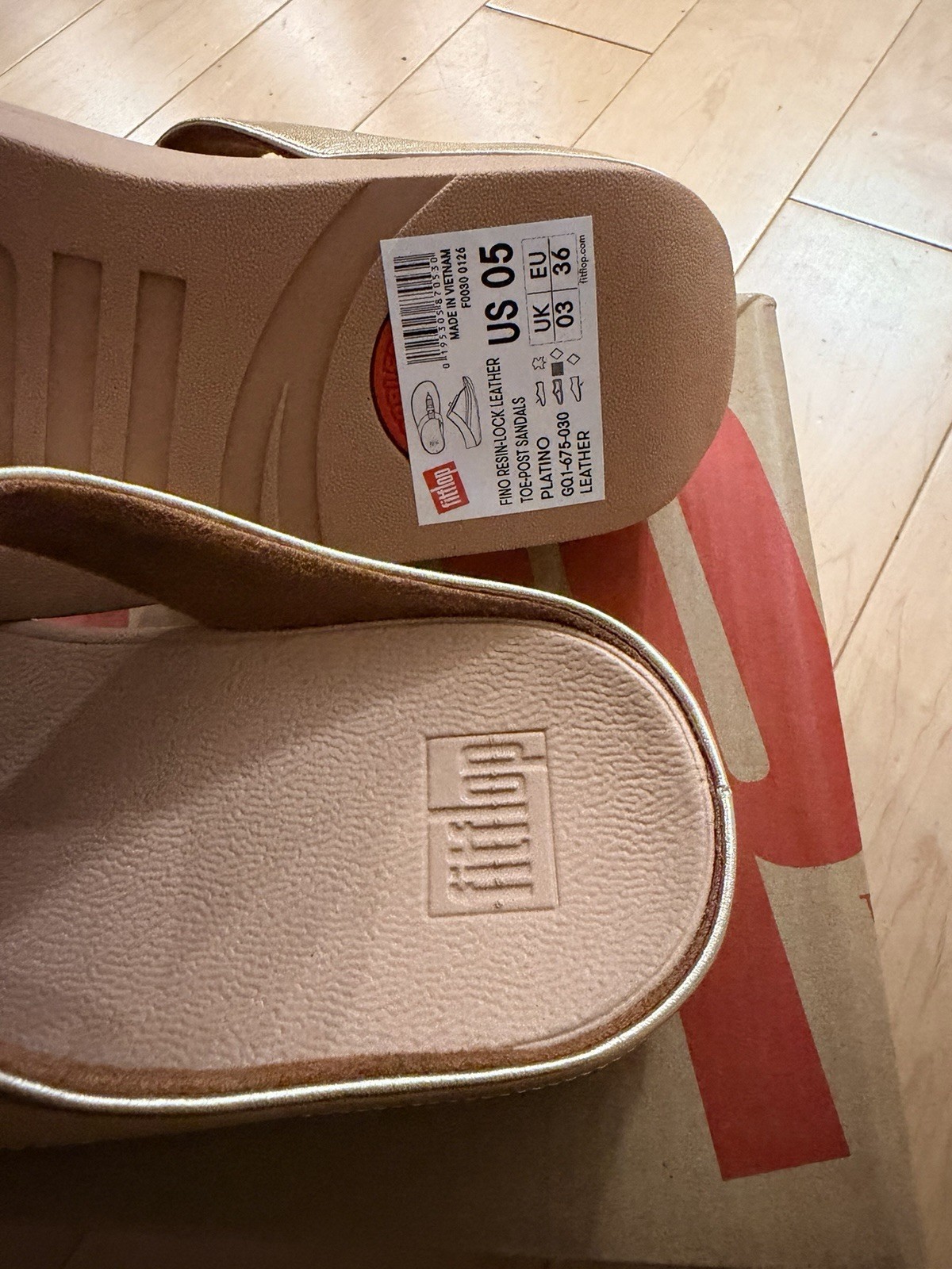 Fitflop Fino Resin Lock Leather Toe Post Sandals In Platino Size 5