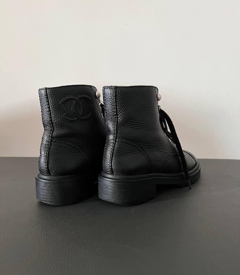 Chanel Combat Boots Black Grained Leather Pearl Logo EU 38 US 7.5 Made in Italy