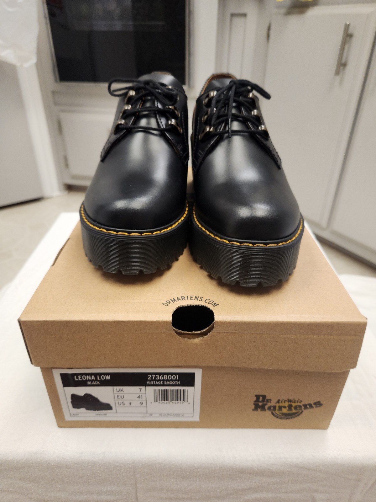 Dr. Martens Women’s Leona Lo Smooth Leather (UK7)