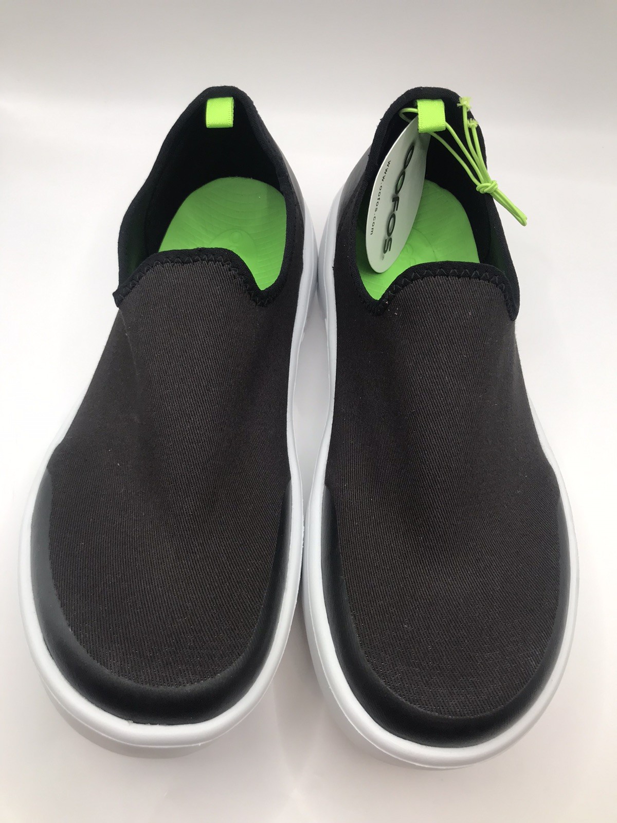 WOMEN’S OOFOS BLACK/WHITE OOMG EEZEE SLIP ON RECOVERY COMFORT SHOE SIZE 8.5 NWT