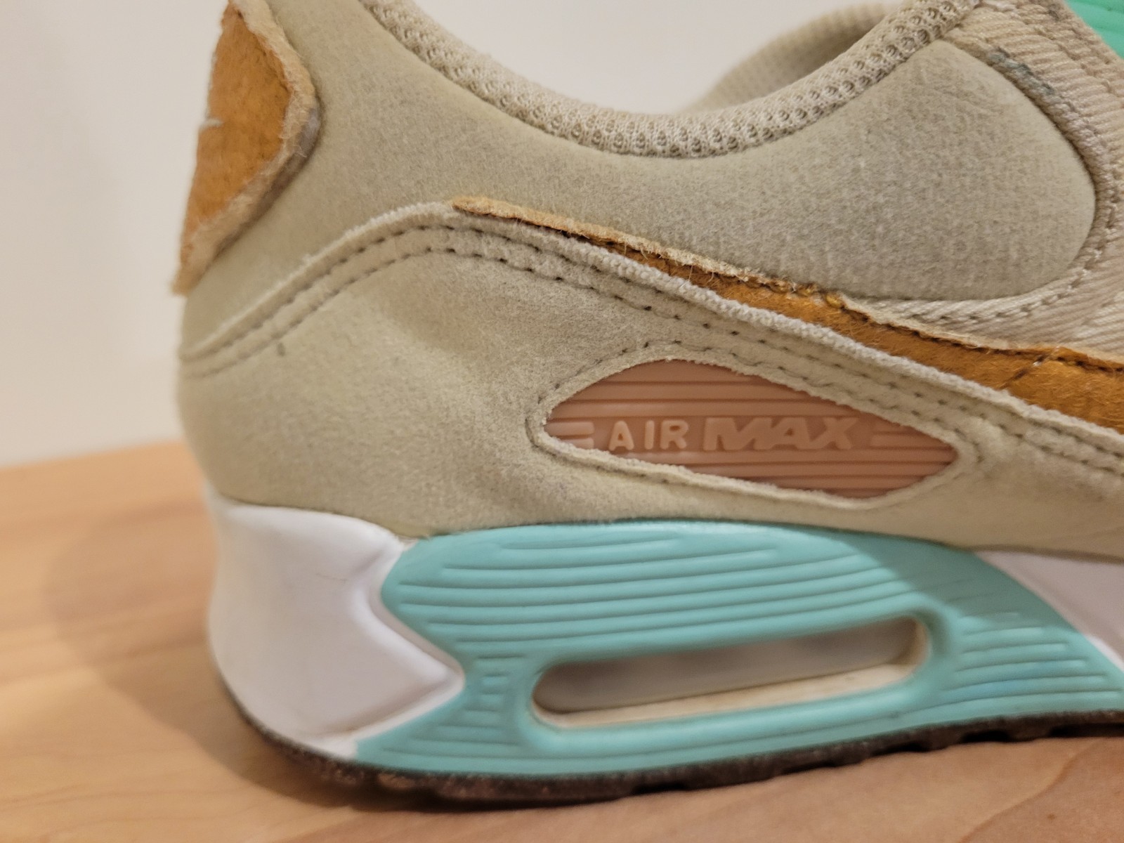 Nike Air Max 90 Happy Pineapple Sneakers Women’s Size 9 DC-5211-100