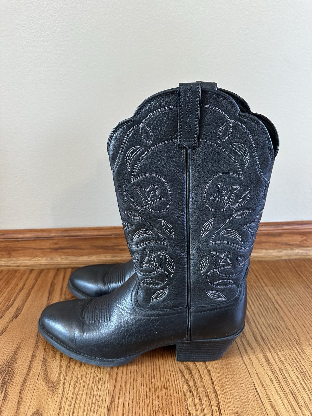 Ariat Women’s Heritage Western Round Toe Black Leather Boots Size 7B Medium