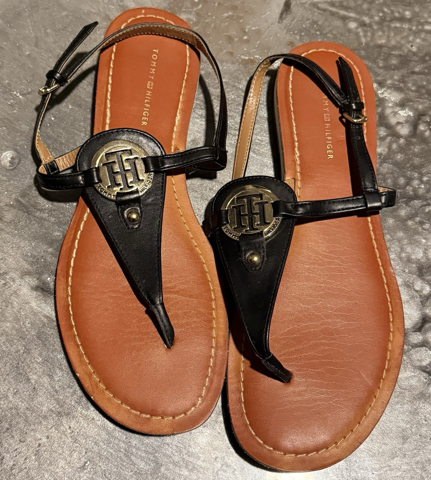 Tommy Hilfiger Women’s Thong Sandals Leather Logo Buckle Black/Brown 9M