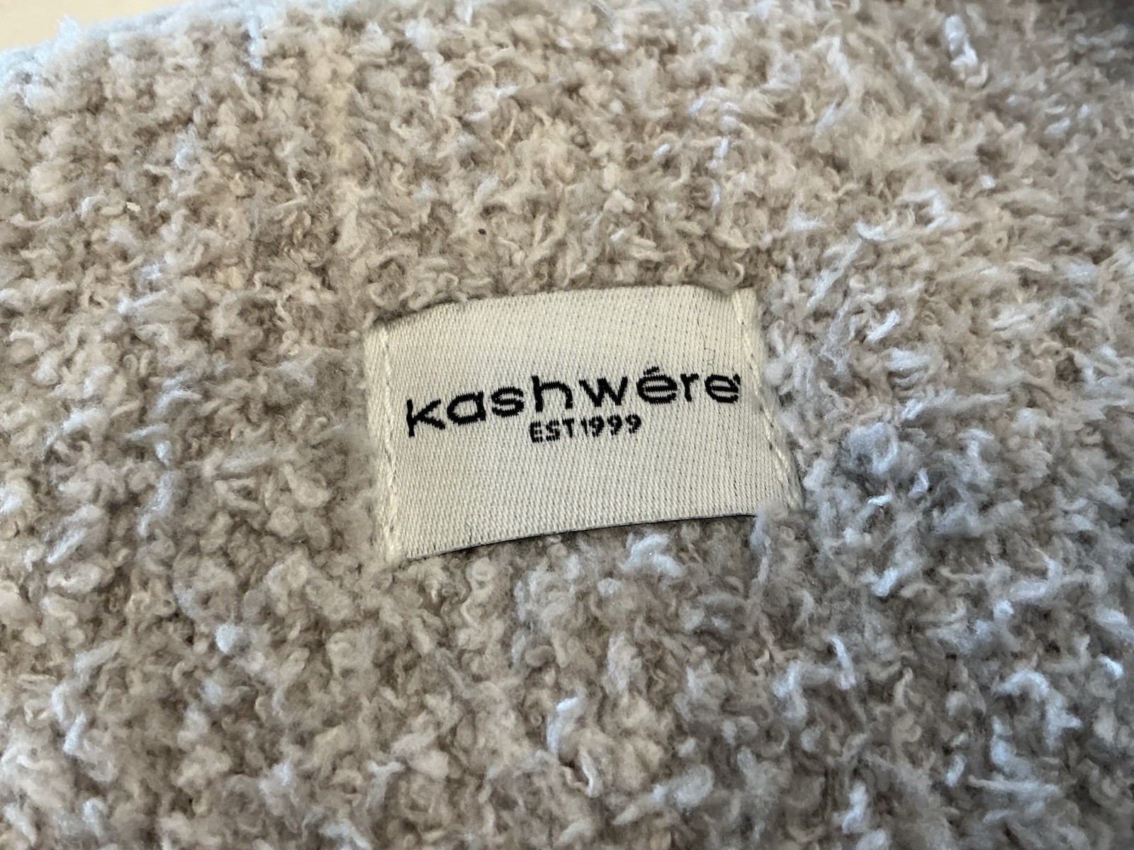 KASHWERE Grey/White Slide Slippers. Adult S/M. 11” Long. Orig. $78. NEW.