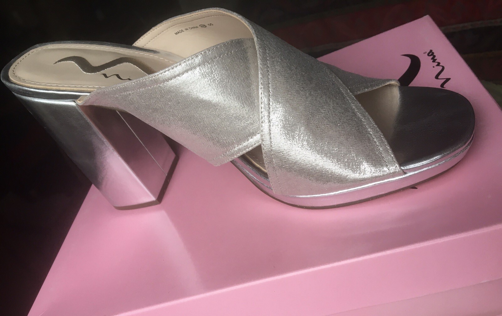 NINA Adoncia High 4″ Block Heel Silver Metallic Mule X Strap Sandal 🌟 10 🌟 NIB