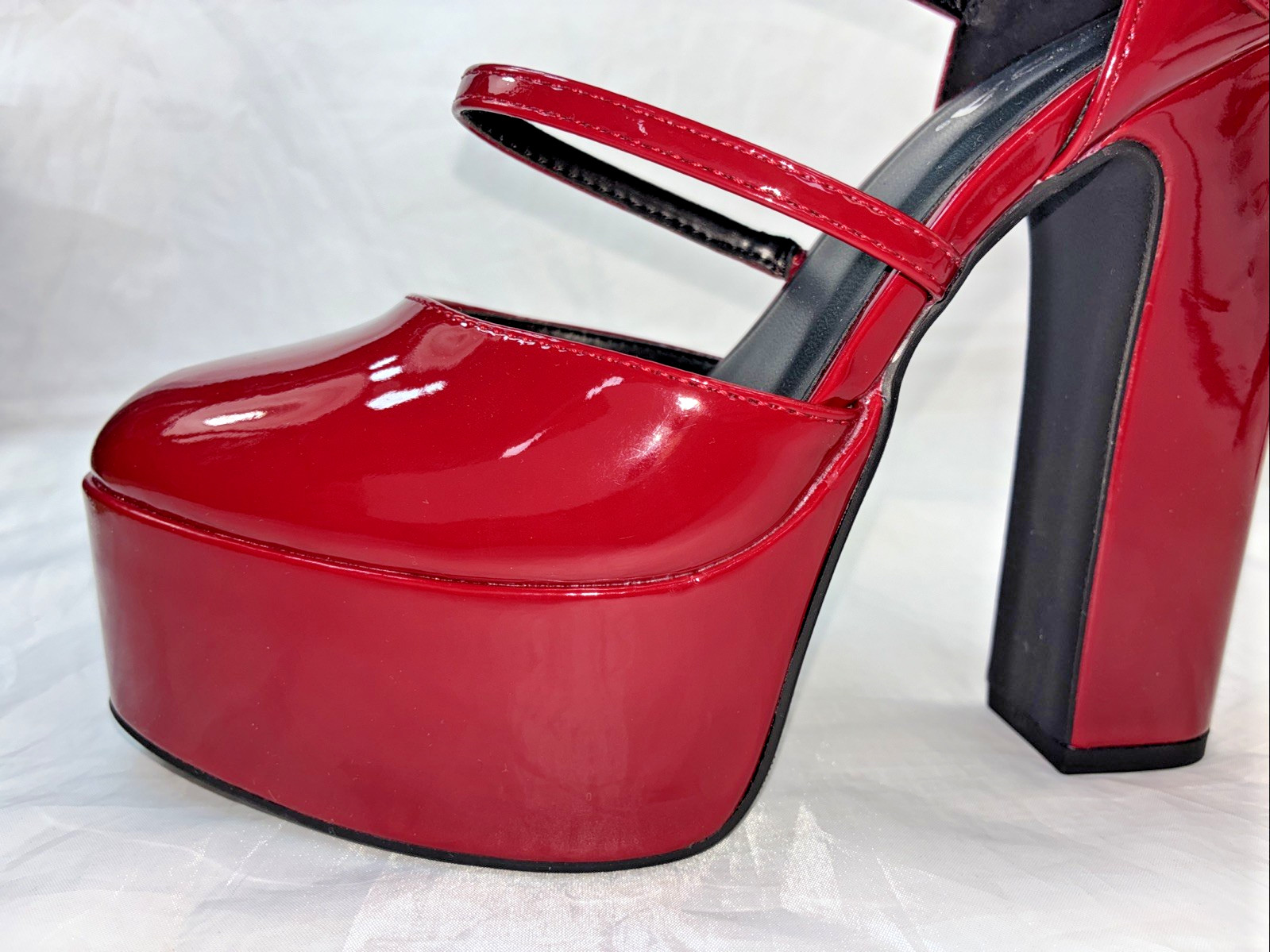 SODA-ASHBY 4 STRAP PLATFORM PUMP D-RED PATENT MARY JANES 6″ Hi-Chunky Block Heel